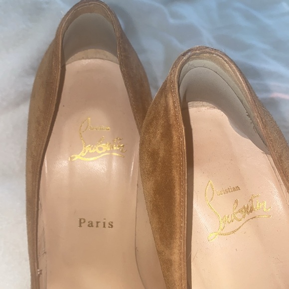 🔥❤️ Christian Louboutin Camel Suede Platform Heels - Picture 3 of 11